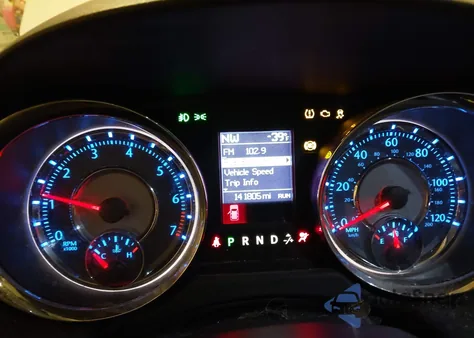 2016 Chrysler Town & Country Touring-L Anniversary Edition z USA, uszkodzony, nr VIN 2C4RC1CGXGR175384